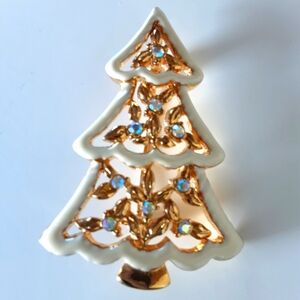 Vintage Christmas tree brooch.